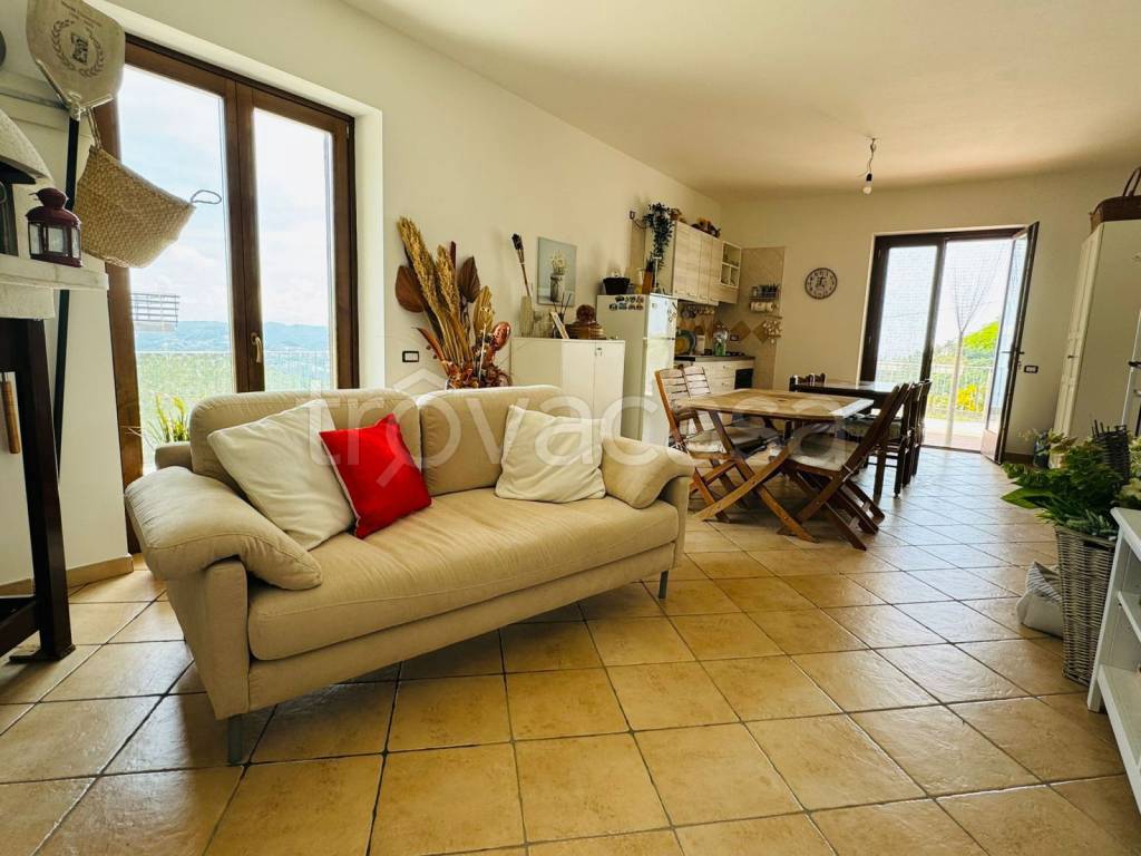 casa indipendente in vendita a Salerno in zona Centro Città