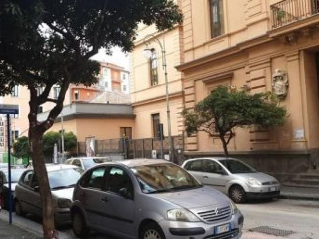 negozio in vendita a Salerno in zona Arce-Vernieri