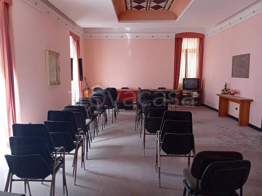 negozio in vendita a Salerno in zona Centro Città