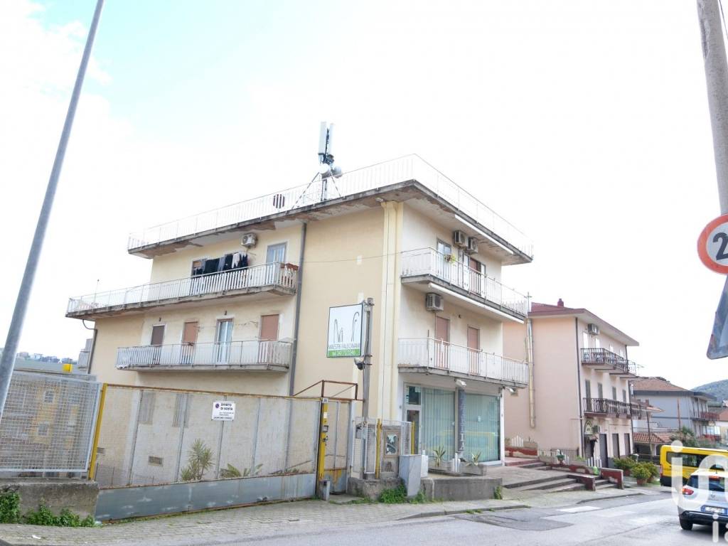 intera palazzina in vendita a Salerno in zona Ogliara