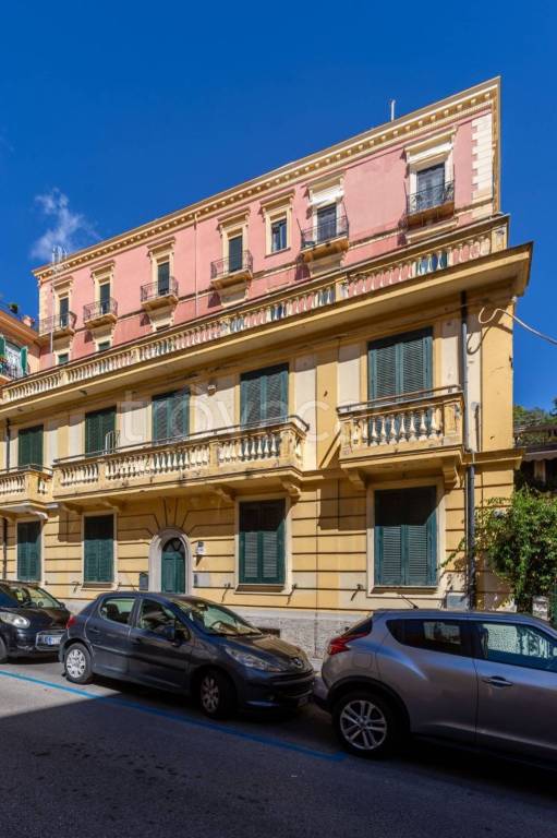 casa indipendente in vendita a Salerno in zona Centro Città