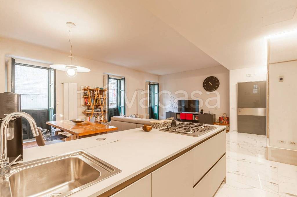 casa indipendente in vendita a Salerno in zona Centro Città