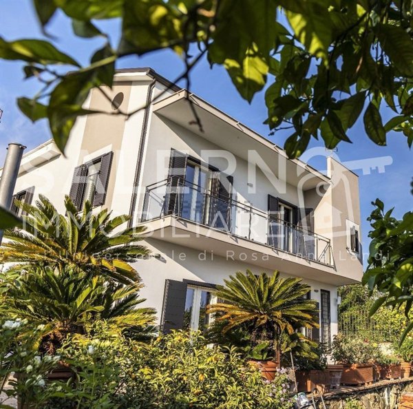 casa indipendente in vendita a Salerno