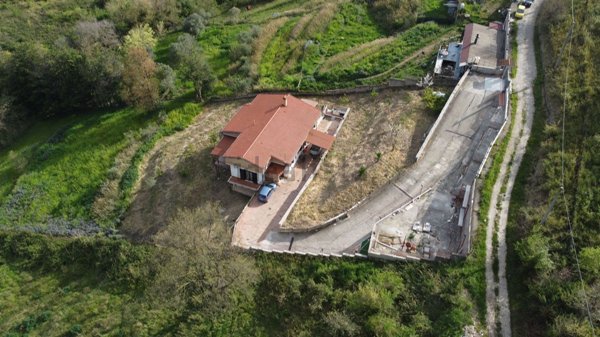 casa indipendente in vendita a Salerno