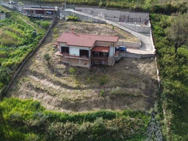casa indipendente in vendita a Salerno in zona Giovi Altimare