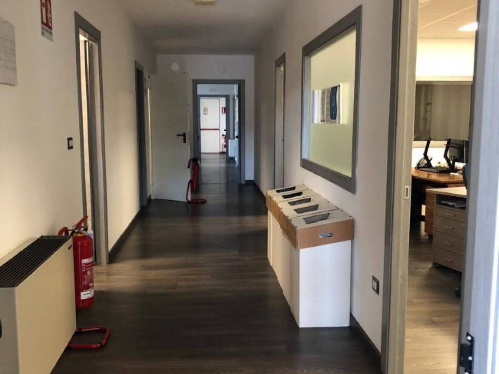 ufficio in vendita a Salerno in zona Pastena