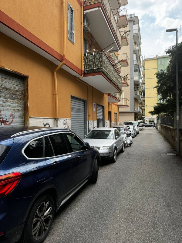 locale di sgombero in vendita a Salerno in zona Pastena