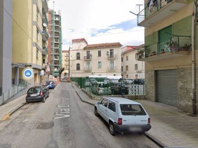 negozio in vendita a Salerno in zona Pastena