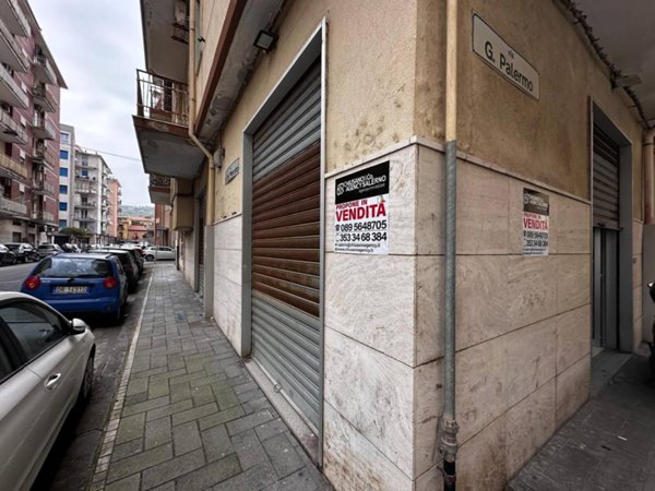 negozio in vendita a Salerno in zona Pastena