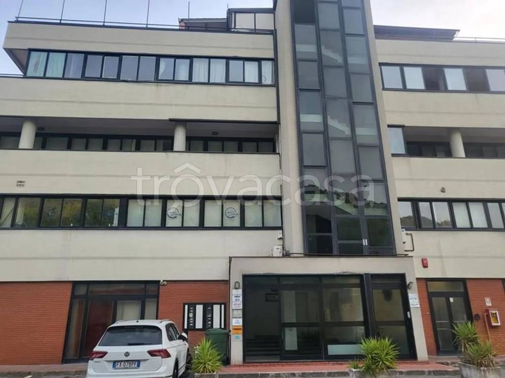 ufficio in vendita a Salerno in zona Mariconda