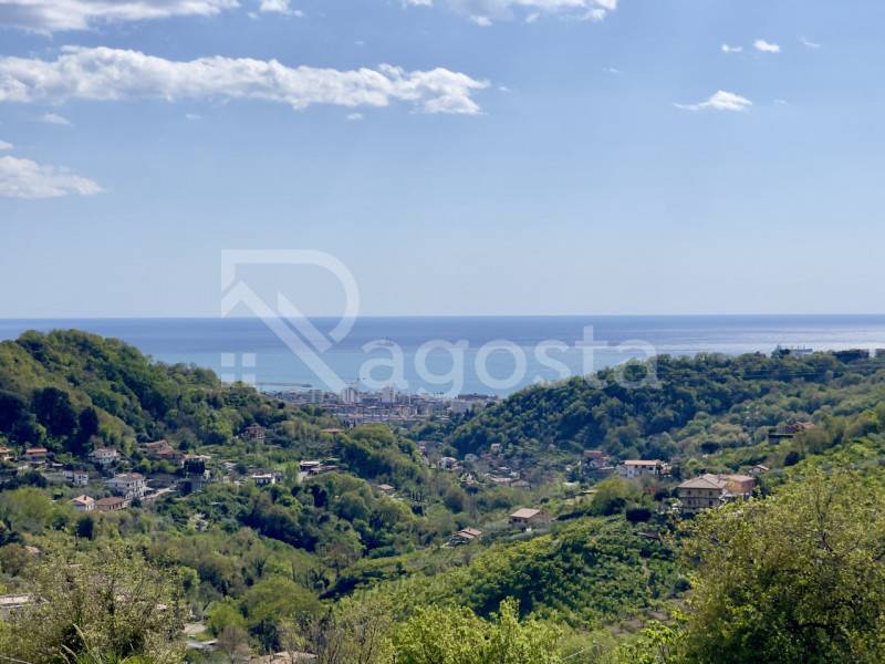 casa indipendente in vendita a Salerno in zona Centro Città