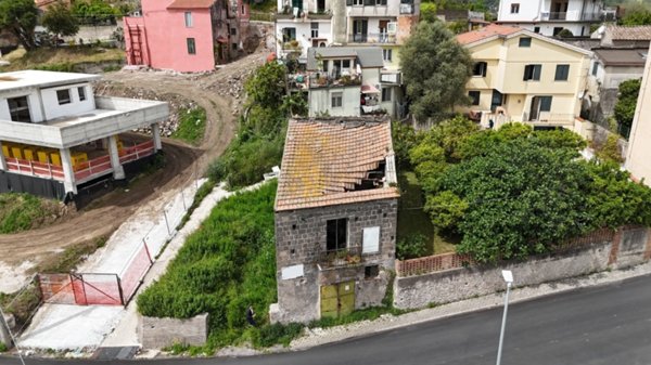 casa indipendente in vendita a Salerno in zona Fontana di Genca / Pastorano
