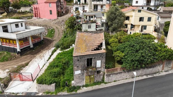 casa indipendente in vendita a Salerno in zona Fontana di Genca / Pastorano