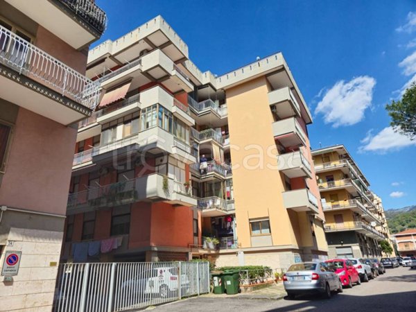 appartamento in vendita a Salerno in zona Pastena