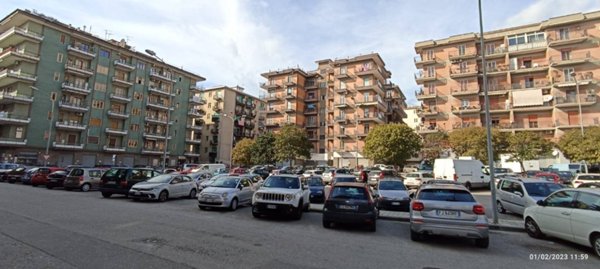negozio in vendita a Salerno in zona Torrione