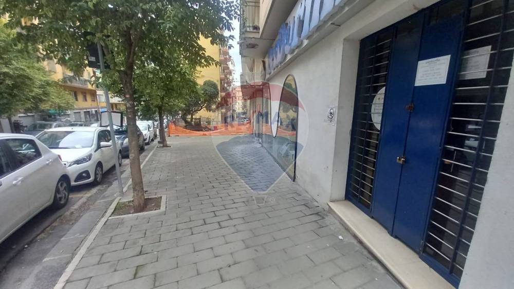 locale commerciale in vendita a Salerno