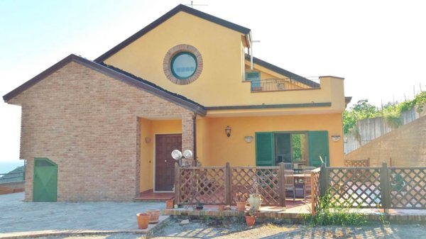 casa indipendente in vendita a Salerno in zona Piegolelle-San Bartolomeo