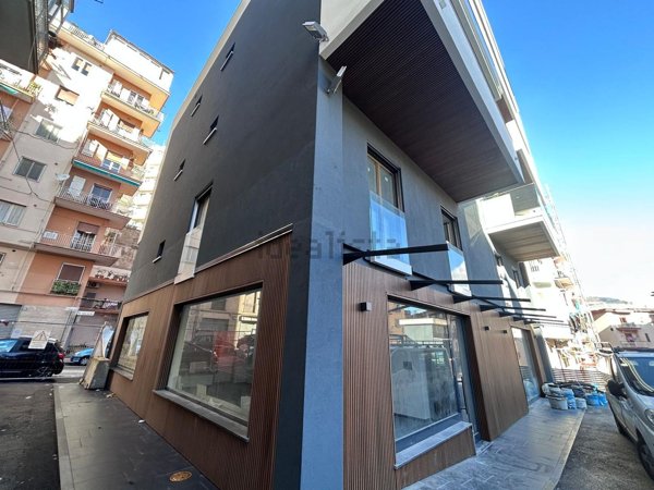 locale commerciale in vendita a Salerno