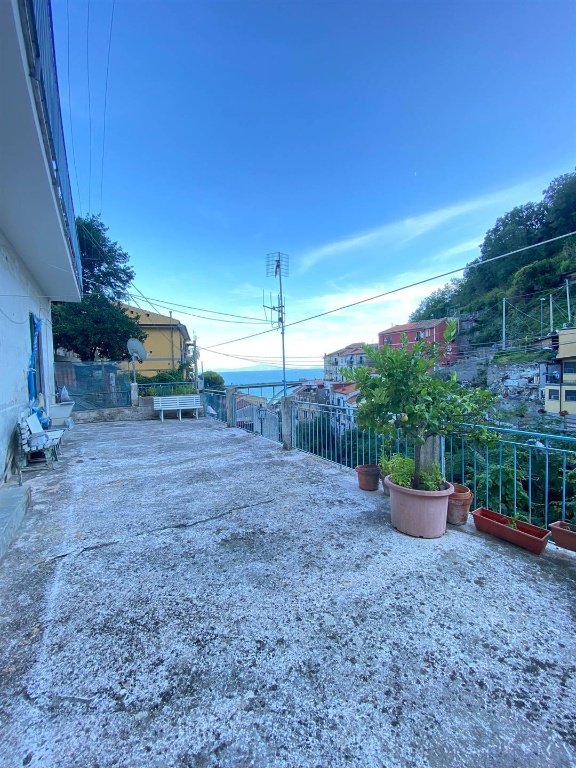 appartamento in vendita a Salerno in zona Canalone