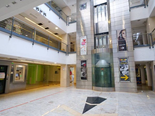 negozio in vendita a Salerno in zona Centro Città