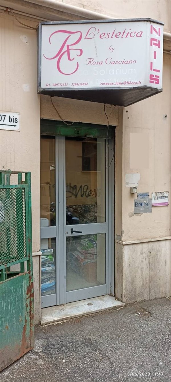 negozio in vendita a Salerno in zona Pastena