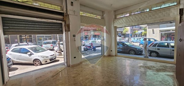 locale commerciale in vendita a Salerno in zona Pastena