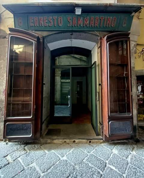 negozio in vendita a Salerno in zona Centro Città