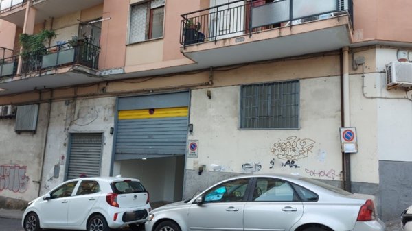 negozio in vendita a Salerno in zona Centro Città
