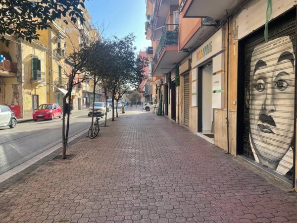 negozio in vendita a Salerno in zona Torrione