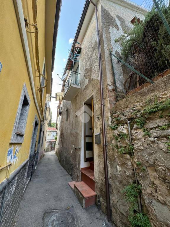 casa indipendente in vendita a Salerno in zona Ogliara