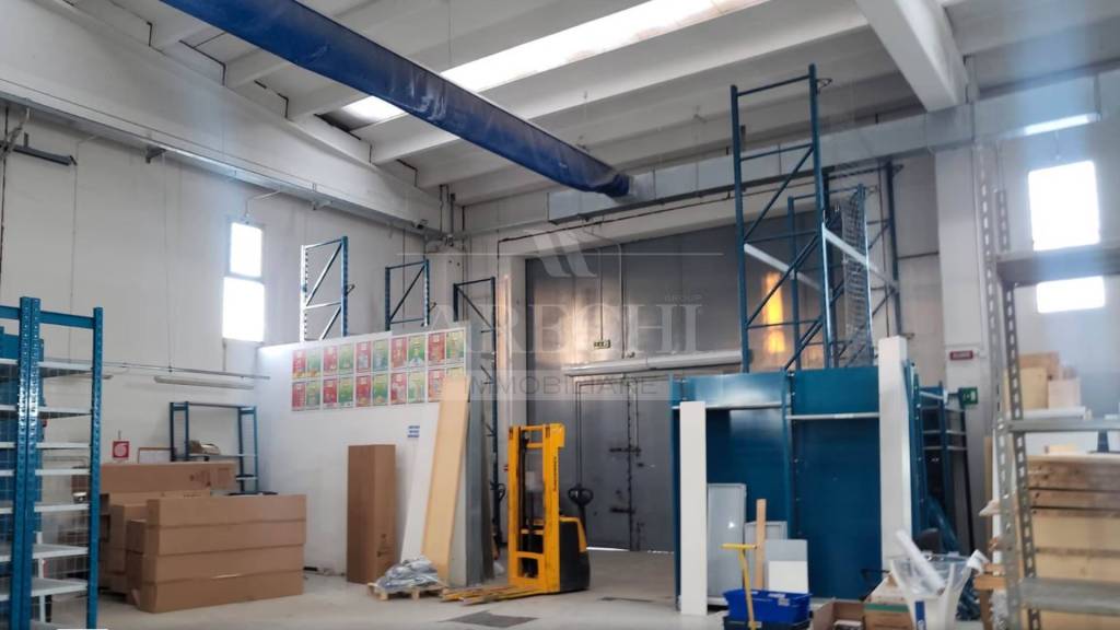 capannone in vendita a Salerno in zona Zona Industriale