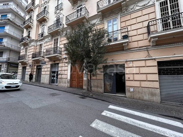 negozio in vendita a Salerno in zona Arce-Vernieri