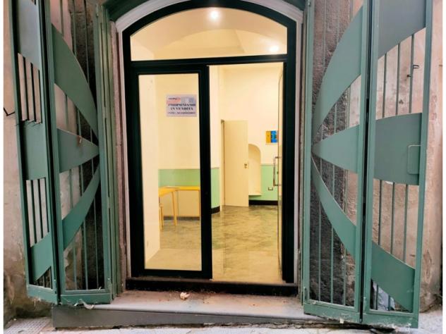 negozio in vendita a Salerno in zona Centro Città