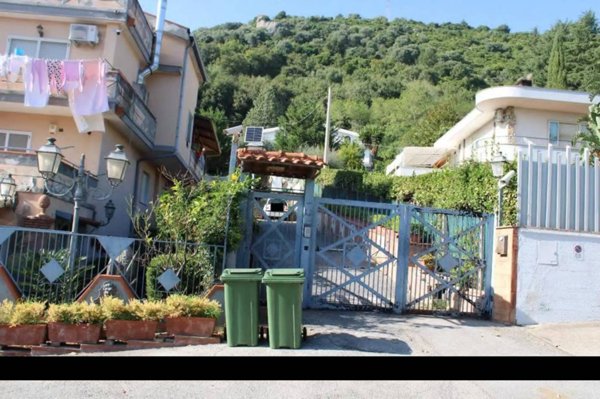 casa indipendente in vendita a Salerno in zona Mercatello