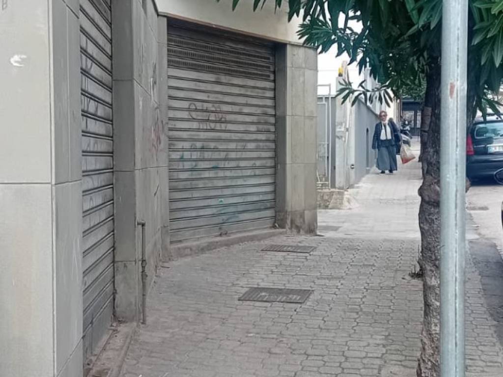 negozio in vendita a Salerno in zona Centro Città