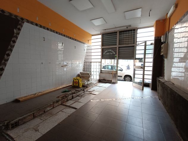 locale commerciale in vendita a Salerno in zona Arce-Vernieri
