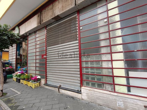 locale commerciale in vendita a Salerno in zona Arce-Vernieri