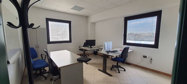 ufficio in vendita a Salerno in zona Zona Industriale