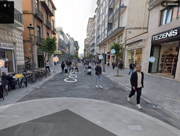 negozio in vendita a Salerno in zona Centro Città