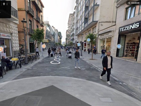 negozio in vendita a Salerno in zona Centro Città