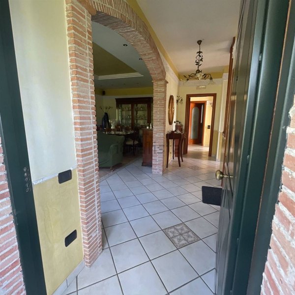 casa indipendente in vendita a Salerno