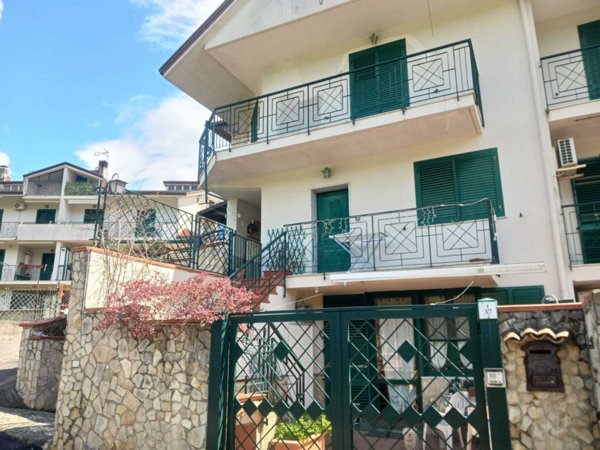 casa indipendente in vendita a Salerno