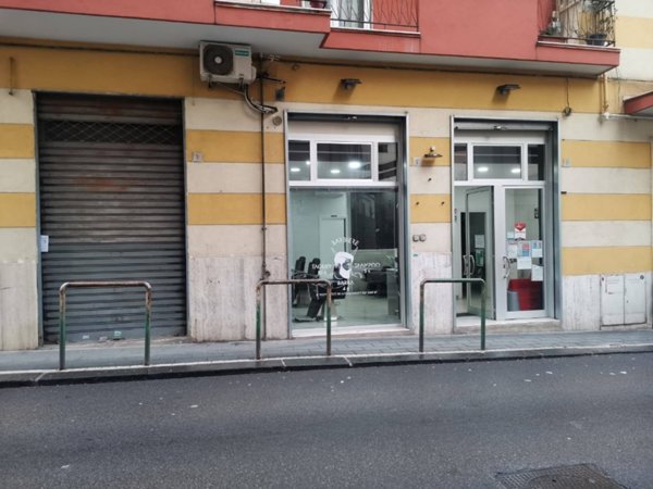 negozio in vendita a Salerno in zona Mennolella
