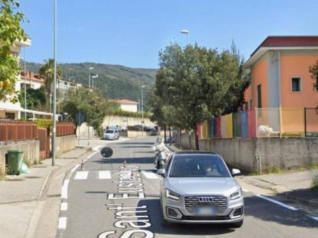 casa indipendente in vendita a Salerno in zona Pastena