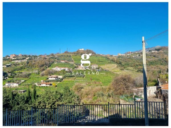 appartamento in vendita a Salerno in zona Pastena