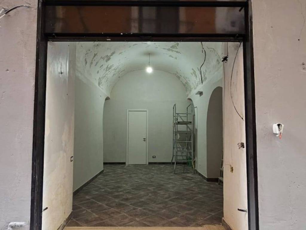locale commerciale in vendita a Salerno in zona Centro Città