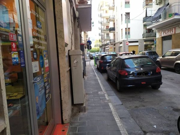 negozio in vendita a Salerno in zona Torrione