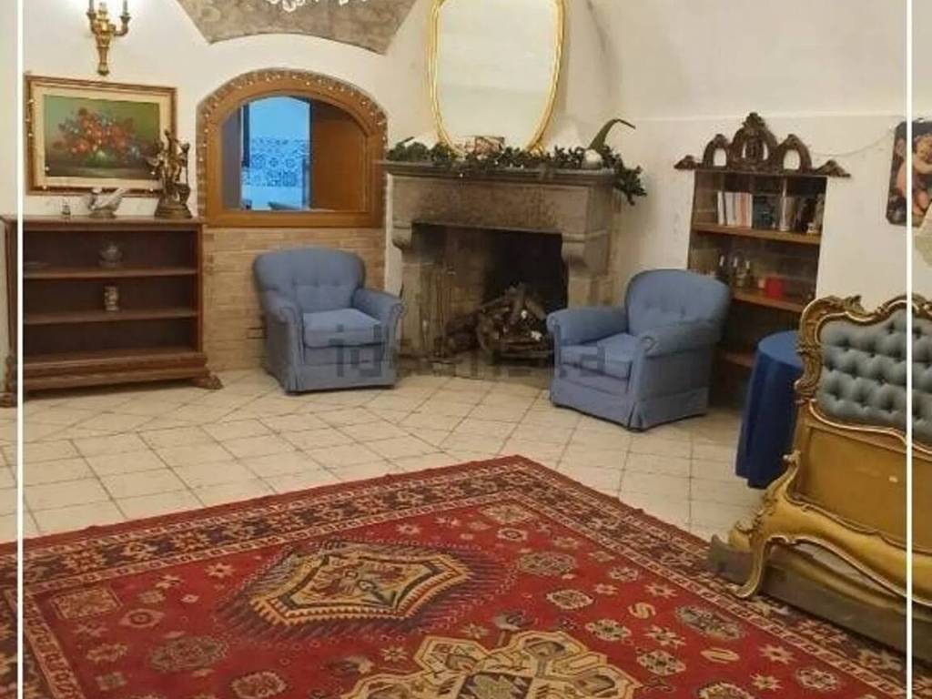 negozio in vendita a Salerno in zona Centro Città