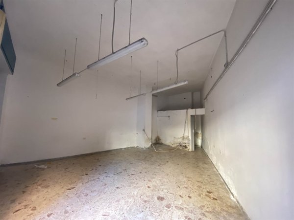 negozio in vendita a Salerno in zona Mercatello