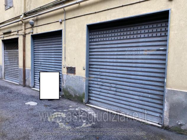 locale commerciale in vendita a Salerno in zona Centro Città